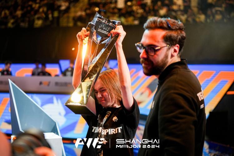 英雄联盟赛事官方：2025全球总决赛圆满结束